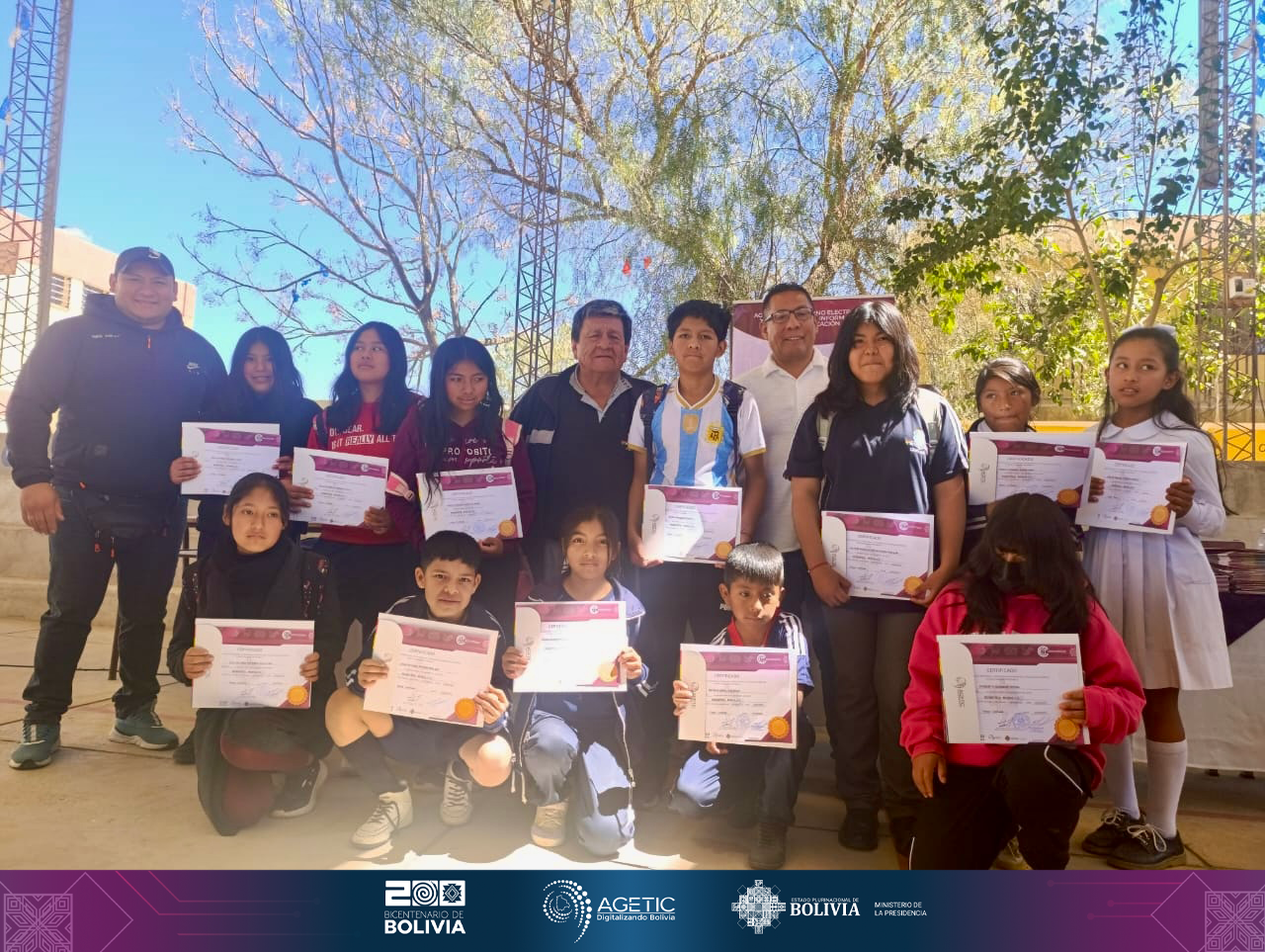 AGETIC certifica a estudiantes en Robótica en el CCIT de San Mateo, Tarija