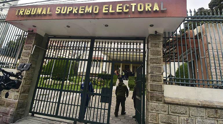 La Agencia de Gobierno Electrónico y Tecnologías de Información y Comunicación (AGETIC) reafirma su rol técnico en el ecosistema digital del Estado Plurinacional de Bolivia y aclara que sus competencias están delimitadas a la gestión y fortalecimiento del gobierno electrónico, sin relación alguna con los procesos electorales.