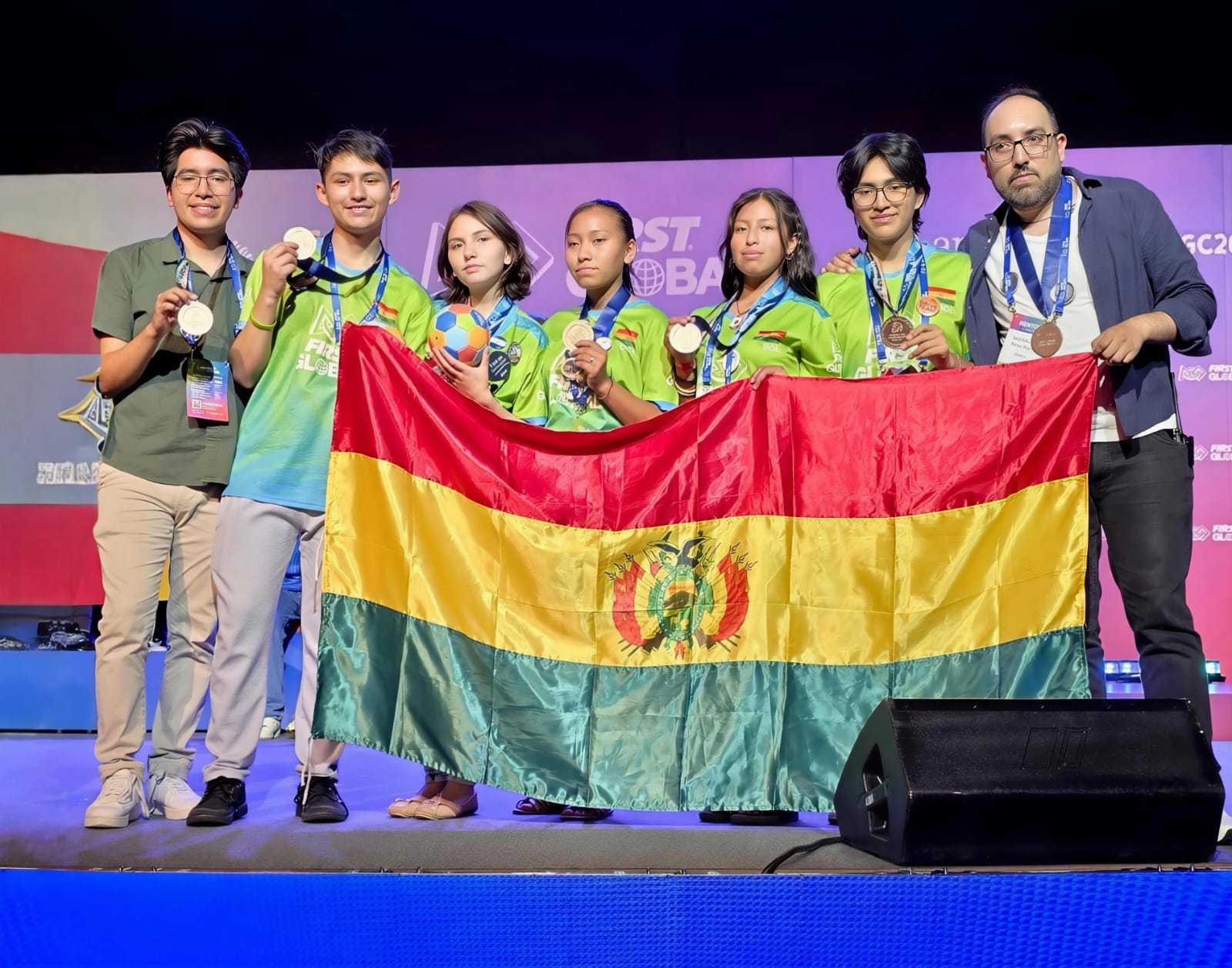 Bolivia hace historia nuevamente y obtiene medalla de bronce en la Olimpiada Mundial de Robótica FIRST