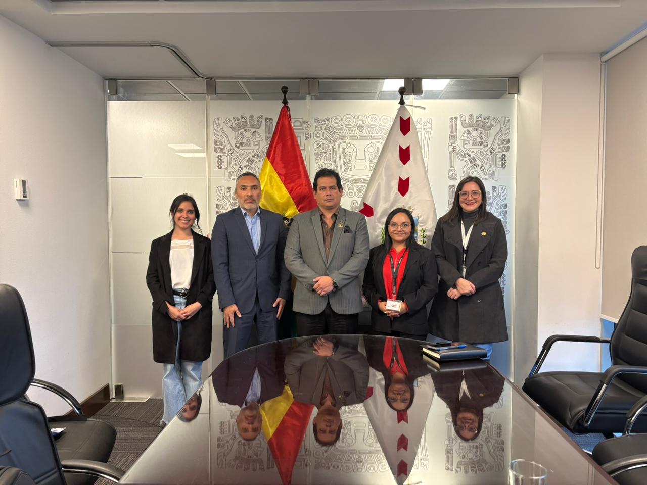 AGETIC, BID y el Legislativo reunidos para avanzar en la gobernanza digital.
