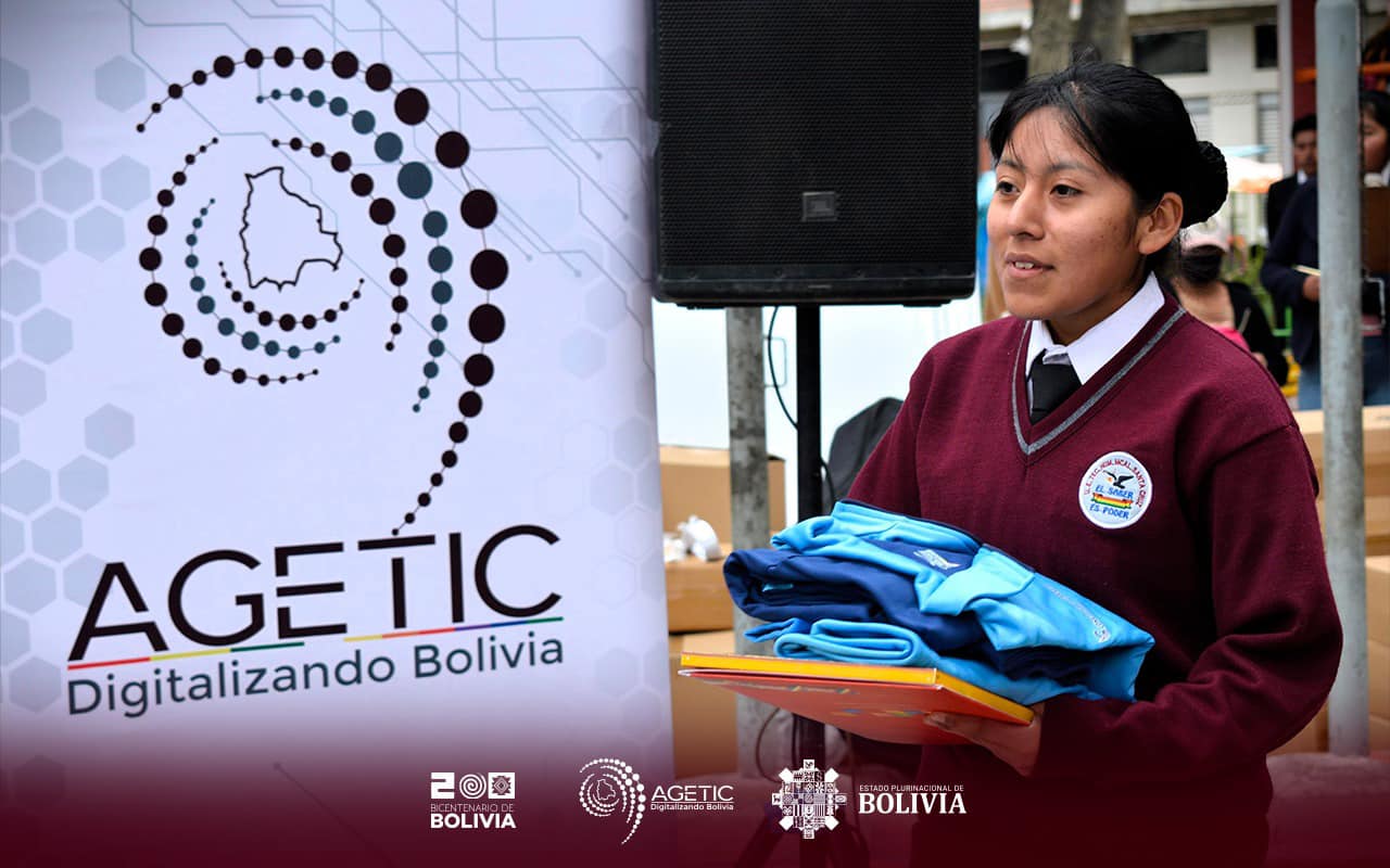 Achacachi premia y despide a una de las ganadoras del FIRST Bolivia con miras al Torneo de Robótica más grande del mundo