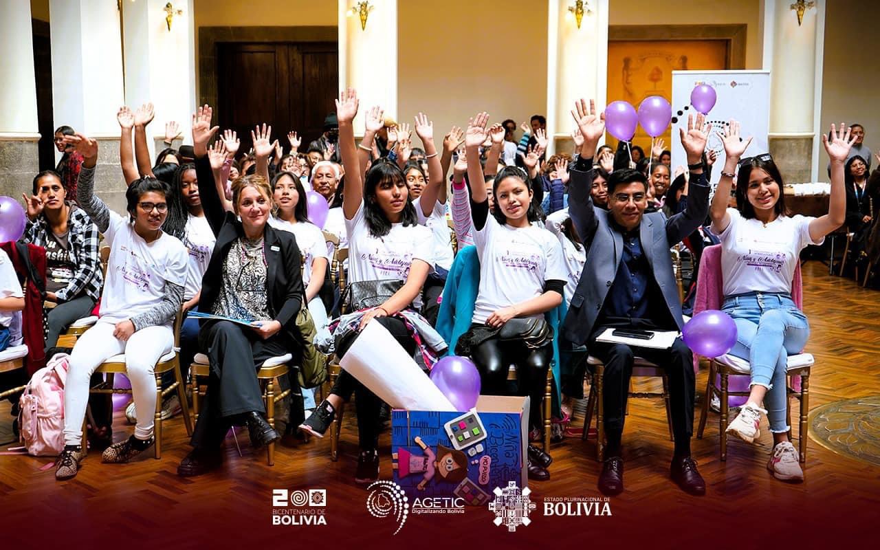 La AGETIC llevó a cabo el “1er Encuentro Intercultural de Niñas y Adolescentes Nacidas en las TIC”