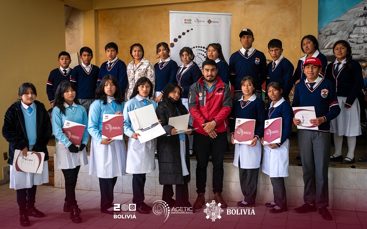 Huanuni impulsa su desarrollo tecnológico con la certificación de más de 300 jóvenes