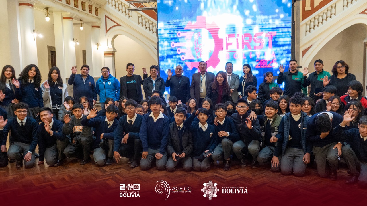 La AGETIC lanza oficialmente el torneo de robótica FIRST Bolivia 2025 rumbo al First Global Challenge en Panamá